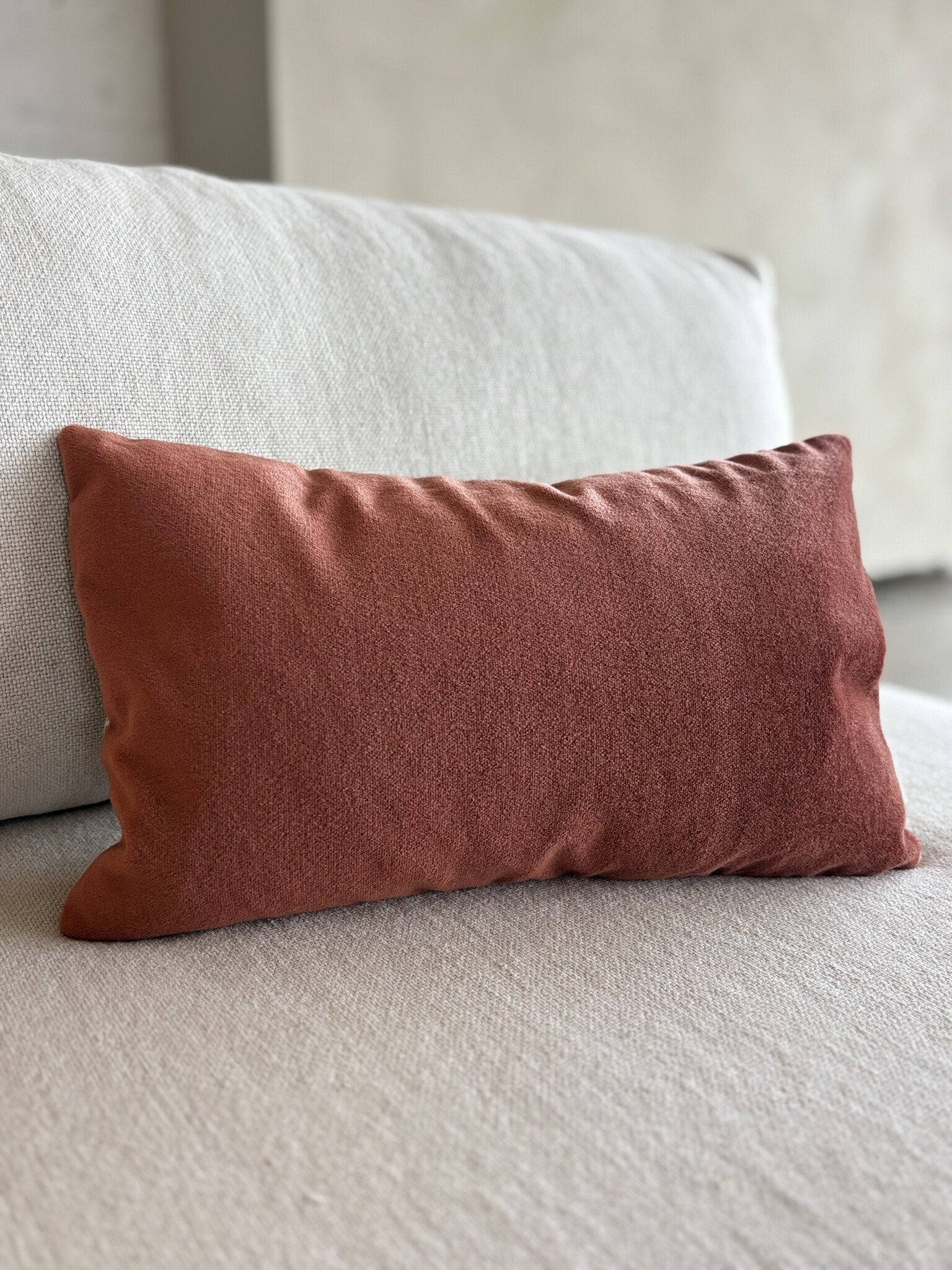 Studio Femme Home Satijnmohair sierkussenhoes Sara 50x30 [Terra]